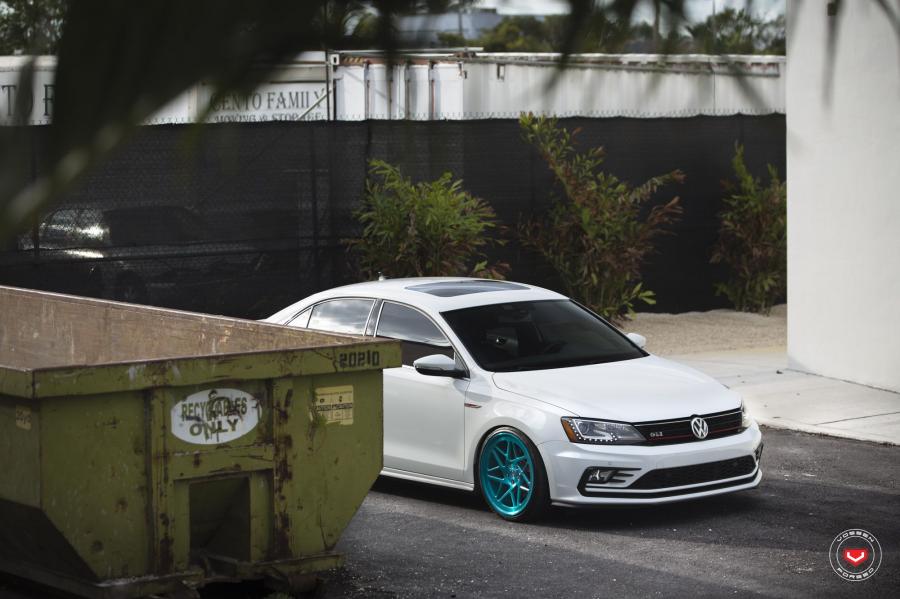  Volkswagen Jetta GLI on Vossen Wheels (LC-109T) 2018 года  (фото 8 из 23)